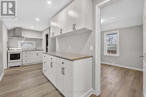 40 Longtent Avenue, Fort Erie (Lakeshore), ON - Indoor Photo Showing Kitchen