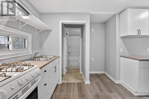 40 Longtent Avenue, Fort Erie (Lakeshore), ON - Indoor Photo Showing Kitchen With Double Sink