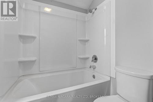 40 Longtent Avenue, Fort Erie (Lakeshore), ON - Indoor Photo Showing Bathroom