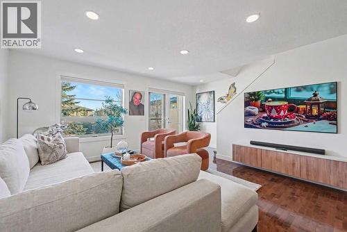 14 Aspen Hills Terrace Sw, Calgary, AB - Indoor Photo Showing Living Room