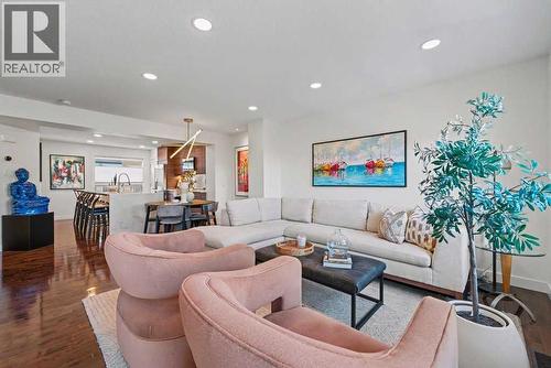 14 Aspen Hills Terrace Sw, Calgary, AB - Indoor Photo Showing Living Room