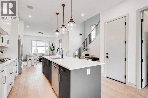 4615 82 Street Nw, Calgary, AB - Indoor Photo Showing Kitchen With Upgraded Kitchen