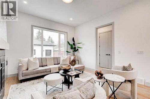 4615 82 Street Nw, Calgary, AB - Indoor Photo Showing Living Room
