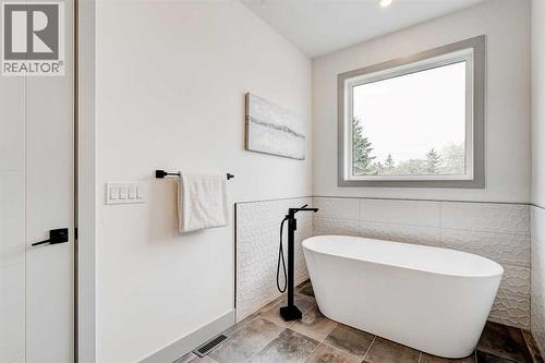 4615 82 Street Nw, Calgary, AB - Indoor Photo Showing Bathroom