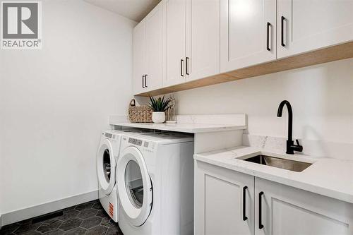 4615 82 Street Nw, Calgary, AB - Indoor Photo Showing Laundry Room