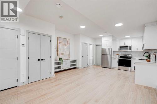 4615 82 Street Nw, Calgary, AB - Indoor Photo Showing Kitchen