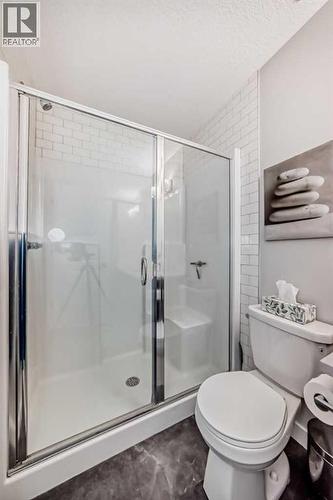 115 Wolf Hollow Park Se, Calgary, AB - Indoor Photo Showing Bathroom