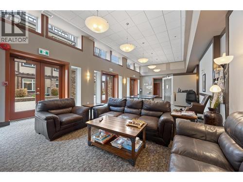 3833 Brown Road Unit# 1203, West Kelowna, BC - Indoor Photo Showing Living Room