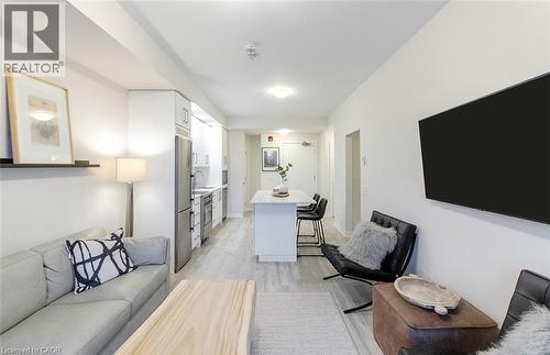 10 Esplanade Lane Unit# 310, Grimsby, ON - Indoor Photo Showing Living Room