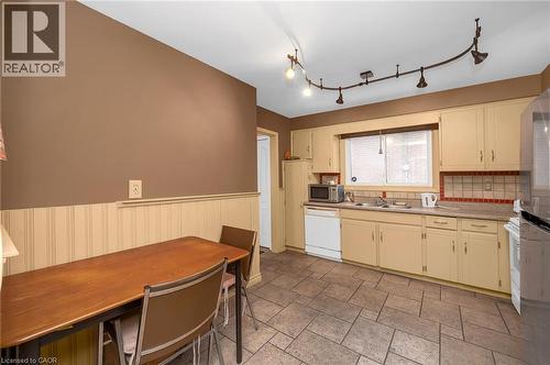 11 Crystal Court, Hamilton, ON - Indoor Photo Showing Kitchen With Double Sink