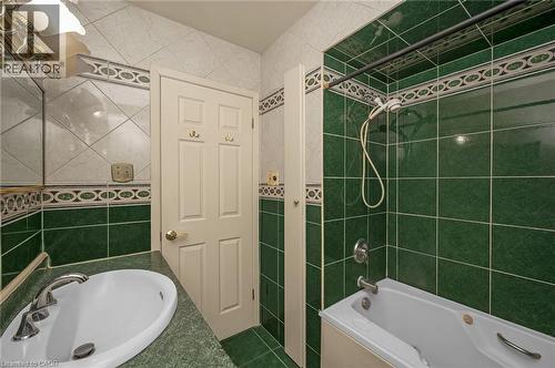 11 Crystal Court, Hamilton, ON - Indoor Photo Showing Bathroom