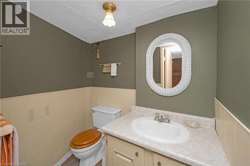 11 Crystal Court, Hamilton, ON - Indoor Photo Showing Bathroom