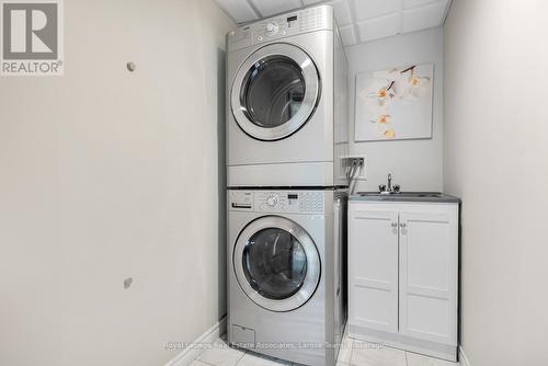 2176 Florian Road, Mississauga, ON - Indoor Photo Showing Laundry Room