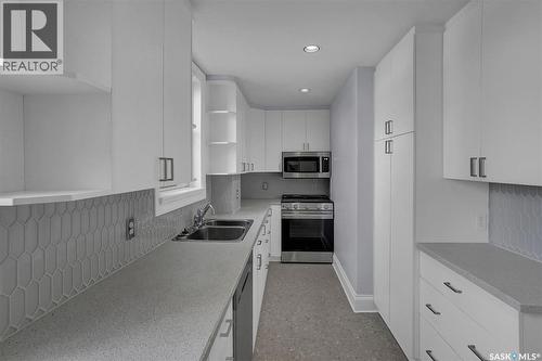 #209 2305 Victoria Avenue, Regina, SK - Indoor Photo Showing Kitchen With Double Sink