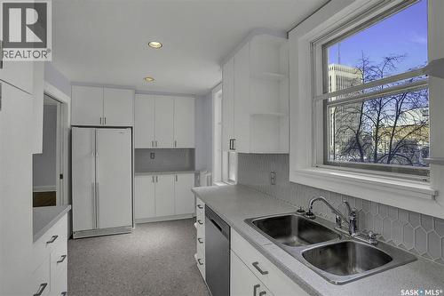 #209 2305 Victoria Avenue, Regina, SK - Indoor Photo Showing Kitchen With Double Sink