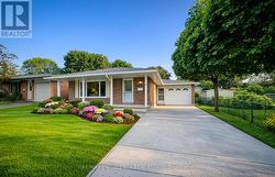 131 GRACEFIELD CRESCENT  Kitchener, ON N2E 1R8