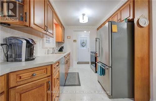 131 Gracefield Crescent, Kitchener, ON - Indoor Photo Showing Kitchen