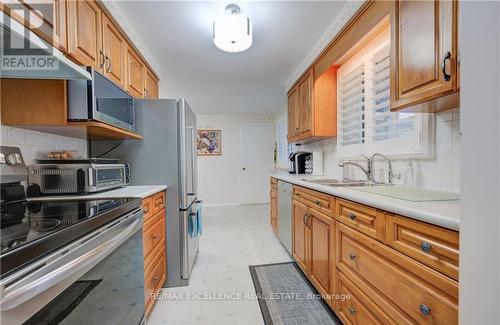 131 Gracefield Crescent, Kitchener, ON - Indoor Photo Showing Kitchen With Double Sink
