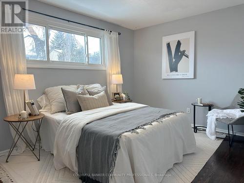 17 Rosanne Crescent, Hamilton, ON - Indoor Photo Showing Bedroom