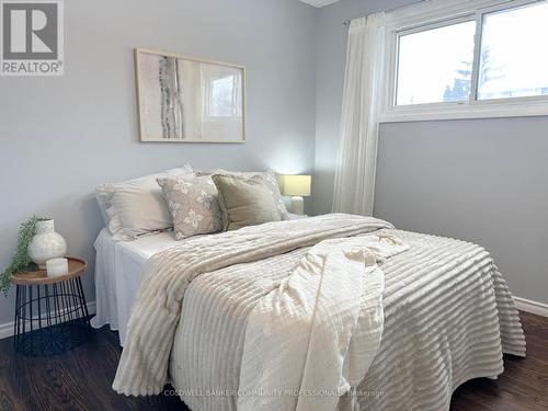 17 Rosanne Crescent, Hamilton, ON - Indoor Photo Showing Bedroom
