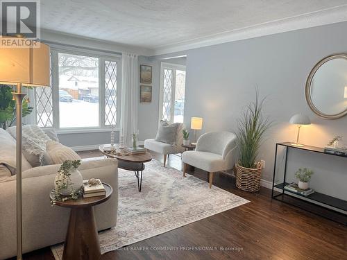 17 Rosanne Crescent, Hamilton, ON - Indoor Photo Showing Living Room