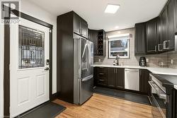 Cnef's delight & this impressive professionally designed kitchen - 