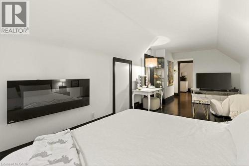 17 Gary Avenue, Hamilton, ON - Indoor Photo Showing Bedroom