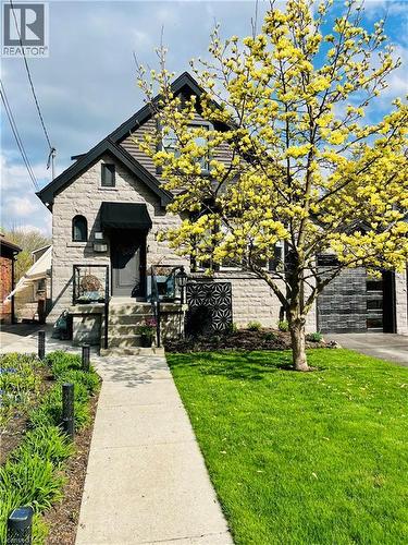 Summer curb appeal - 17 Gary Avenue, Hamilton, ON - Outdoor