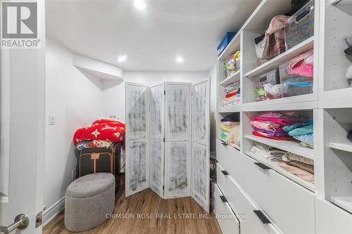 89 Holyrood Avenue, Oakville, ON - Indoor