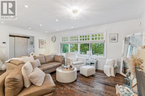 89 Holyrood Avenue, Oakville, ON - Indoor Photo Showing Living Room