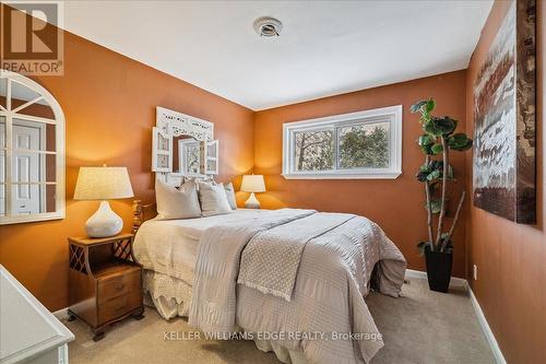 359 Pepper Drive, Burlington, ON - Indoor Photo Showing Bedroom