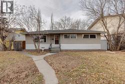 2647 Charlebois Drive NW  Calgary, AB T2L 0T5