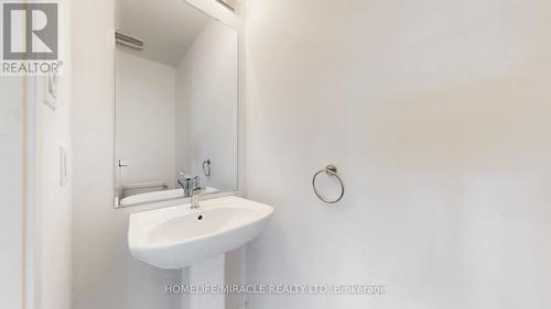 779 Heathrow Path, Oshawa, ON - Indoor Photo Showing Bathroom