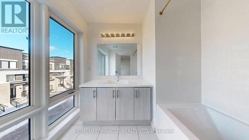 779 Heathrow Path, Oshawa, ON - Indoor Photo Showing Bathroom