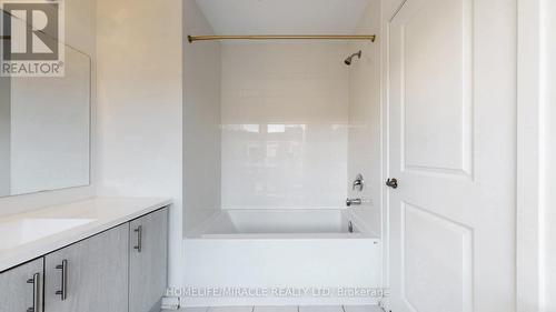 779 Heathrow Path, Oshawa, ON - Indoor