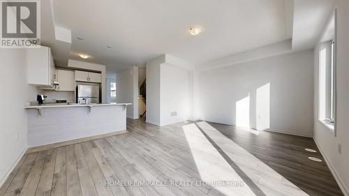 779 Heathrow Path, Oshawa, ON - Indoor Photo Showing Kitchen