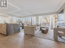 301 - 449 WALMER ROAD  Toronto, ON M5P 2X9