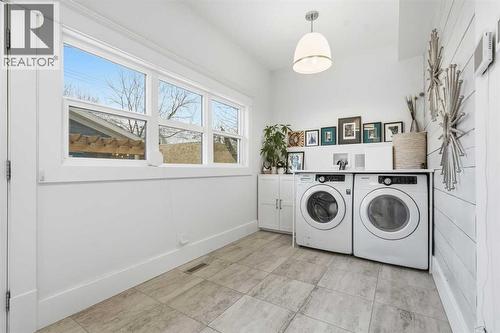Laundry - 712 5 Street Nw, Calgary, AB - Indoor Photo Showing Laundry Room