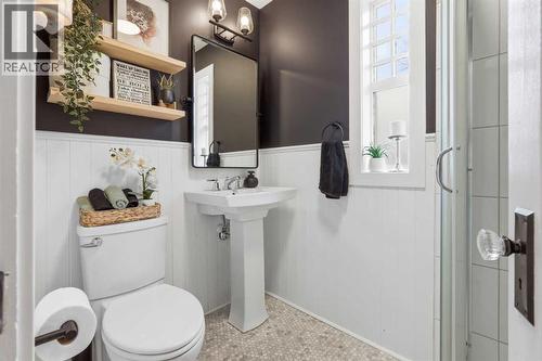 Main Floor 3p Bath - 712 5 Street Nw, Calgary, AB - Indoor Photo Showing Bathroom