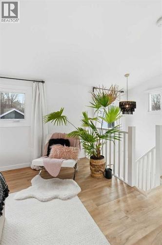 Upper Floor - 712 5 Street Nw, Calgary, AB - Indoor Photo Showing Bedroom