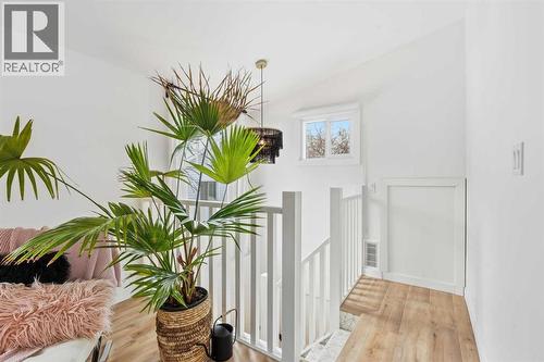 Upper Floor - 712 5 Street Nw, Calgary, AB - Indoor Photo Showing Other Room