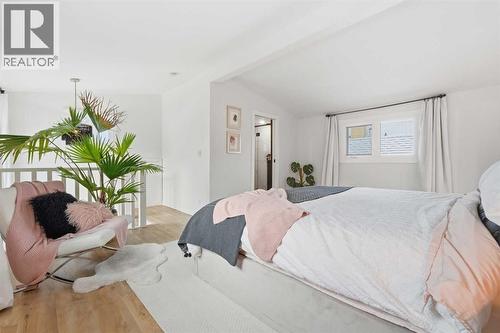 Primary Bedroom - 712 5 Street Nw, Calgary, AB - Indoor Photo Showing Bedroom
