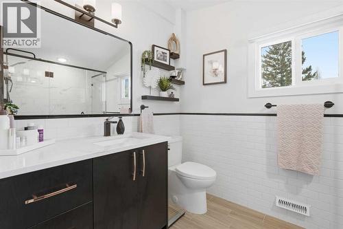 Primary Ensuite - 712 5 Street Nw, Calgary, AB - Indoor Photo Showing Bathroom