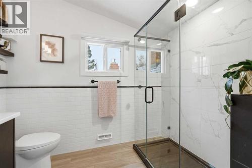 Primary Ensuite - 712 5 Street Nw, Calgary, AB - Indoor Photo Showing Bathroom