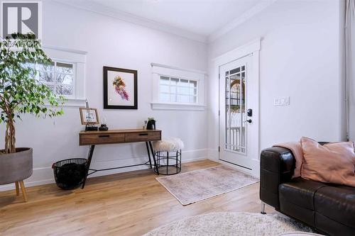 Entry - 712 5 Street Nw, Calgary, AB - Indoor