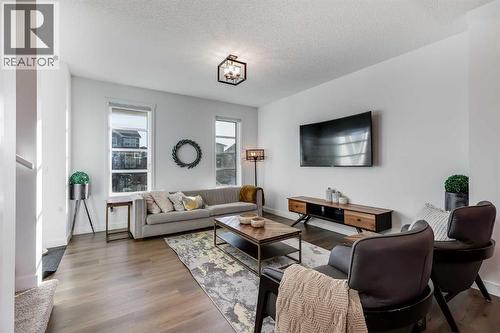117 Highview Gate Se, Airdrie, AB - Indoor Photo Showing Living Room