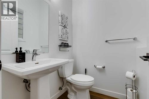 117 Highview Gate Se, Airdrie, AB - Indoor Photo Showing Bathroom