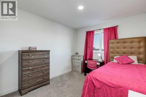 117 Highview Gate Se, Airdrie, AB - Indoor Photo Showing Bedroom