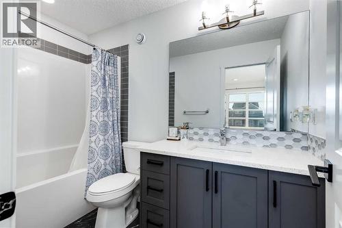 117 Highview Gate Se, Airdrie, AB - Indoor Photo Showing Bathroom