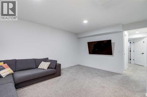 117 Highview Gate Se, Airdrie, AB - Indoor Photo Showing Living Room
